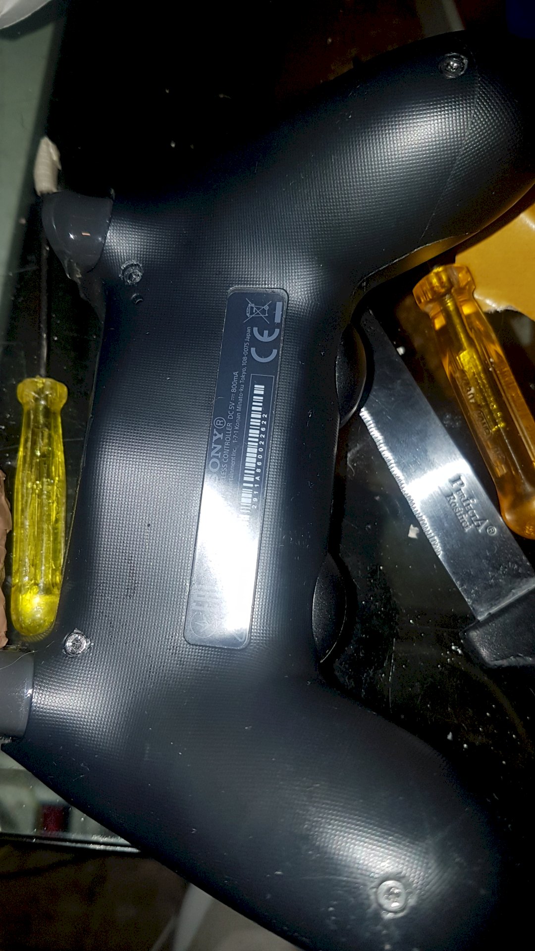 How do I get a PS4 controller without a screwdriver