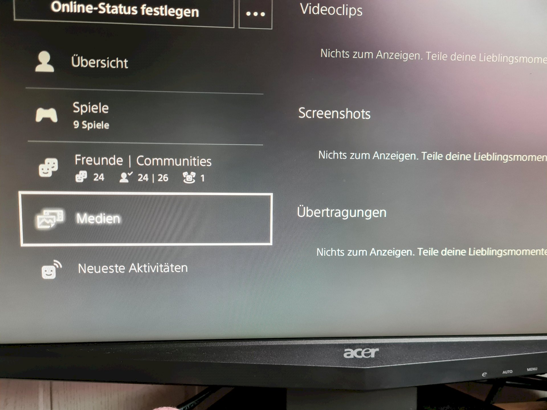 Share PS4 photos on the profile with media