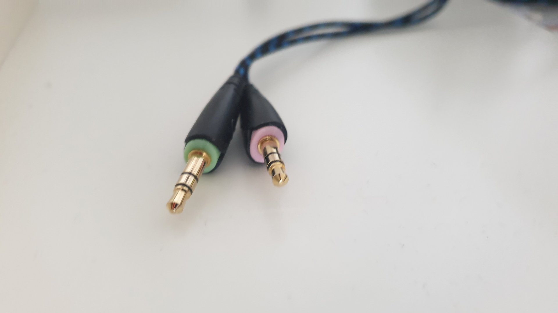 To connect Xbox One Headset s.pc