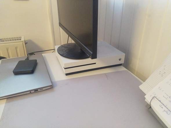 Put monitor on Xbox One S