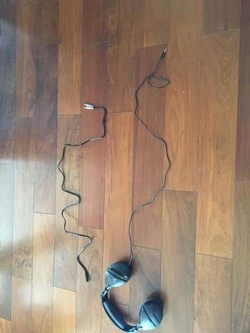 How to connect a cable headset